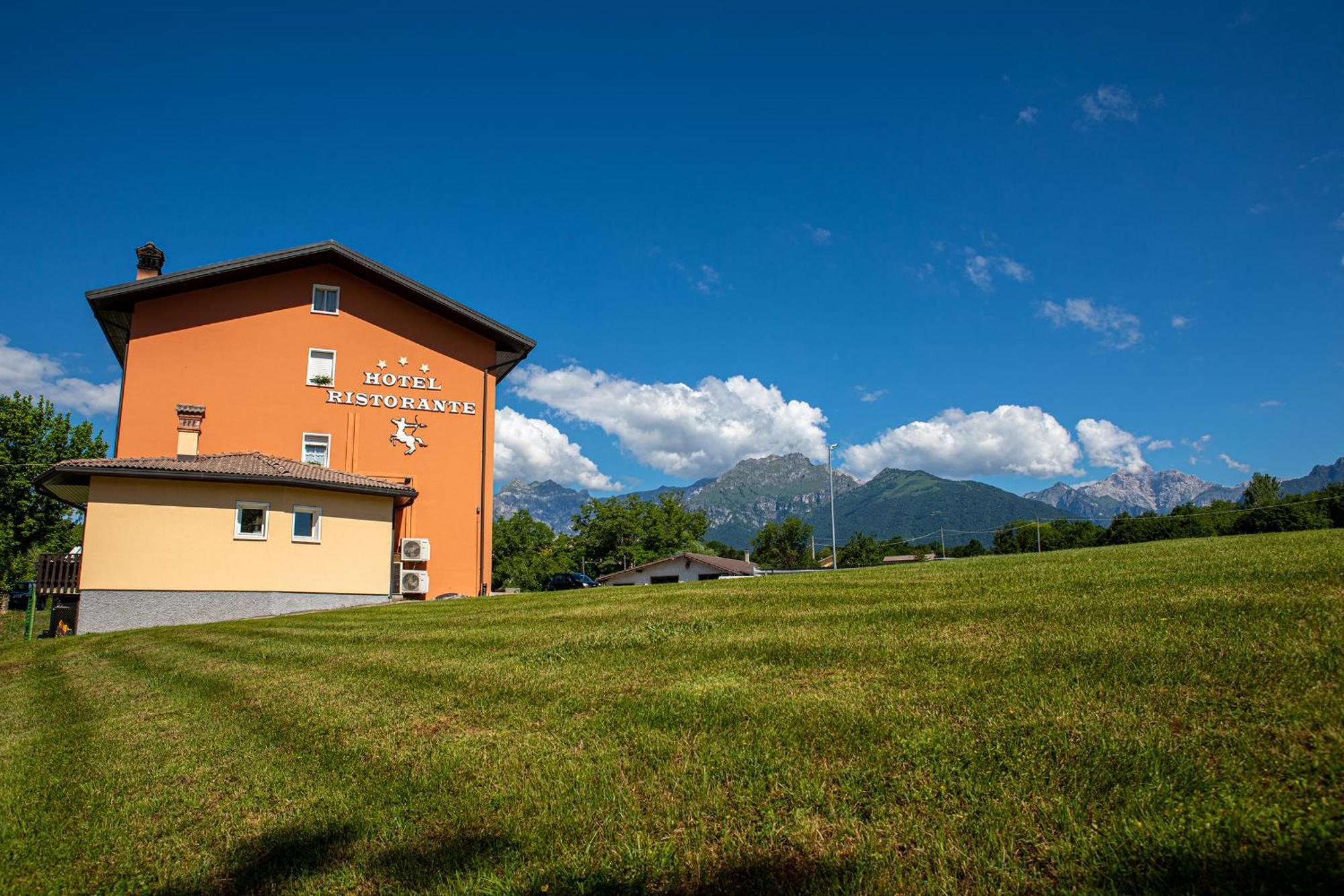 Hotel Ristorante Sagittario Feltre Dış mekan fotoğraf