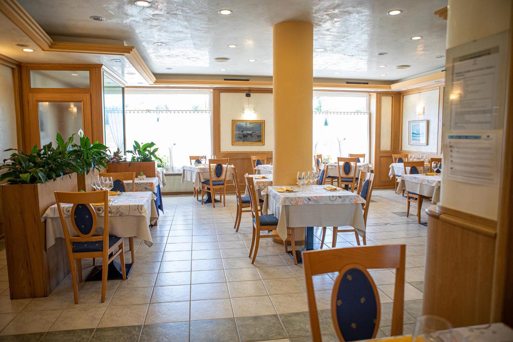 Hotel Ristorante Sagittario Feltre Dış mekan fotoğraf
