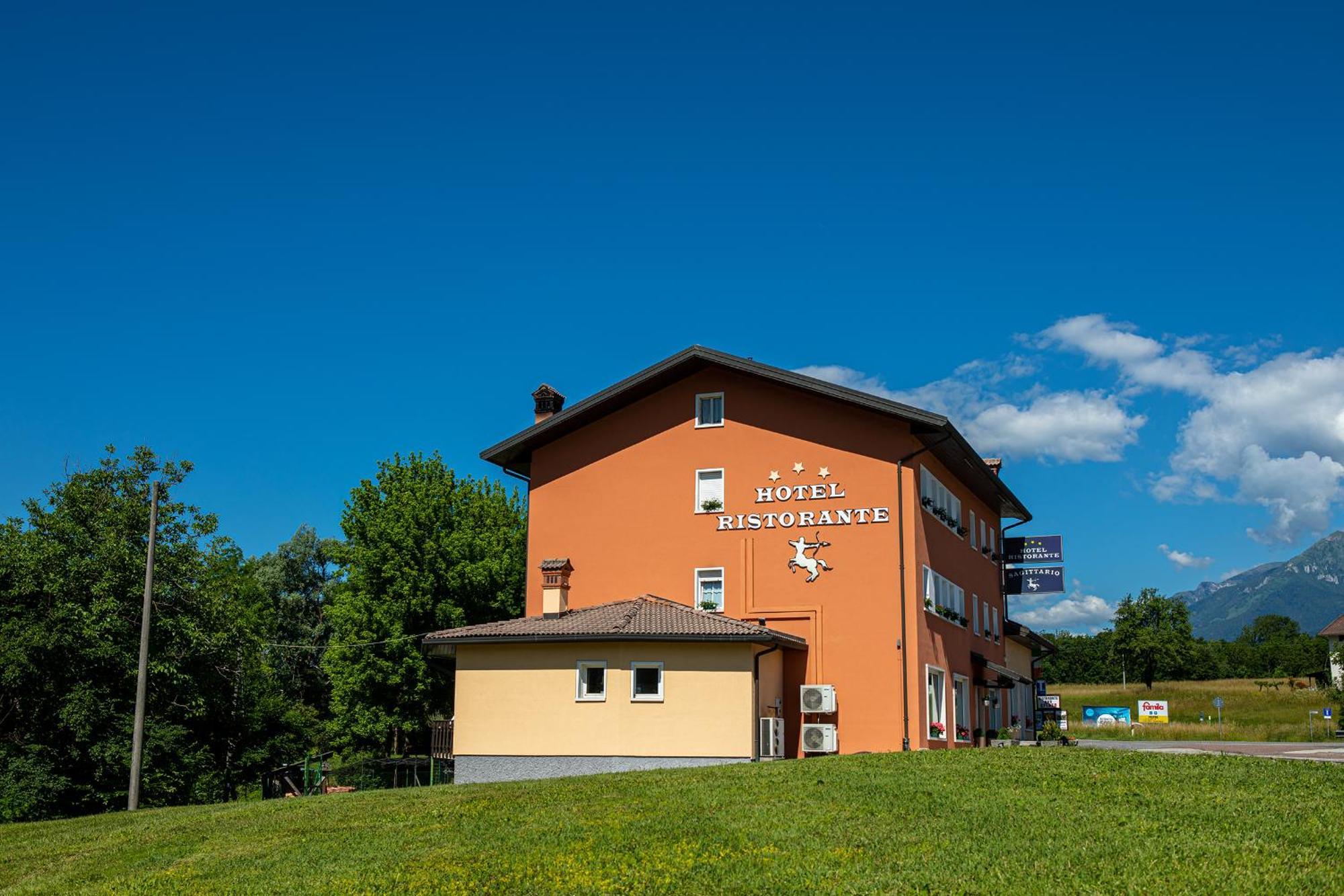 Hotel Ristorante Sagittario Feltre Dış mekan fotoğraf