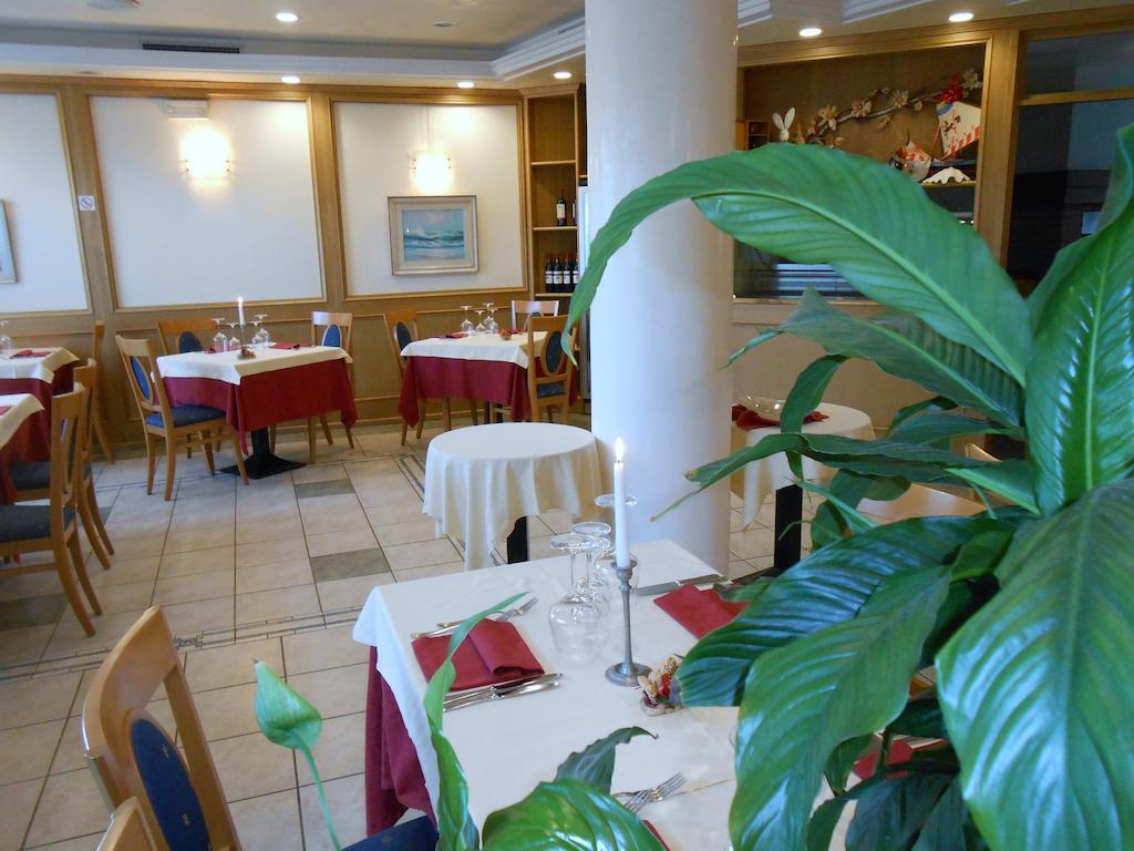 Hotel Ristorante Sagittario Feltre Dış mekan fotoğraf