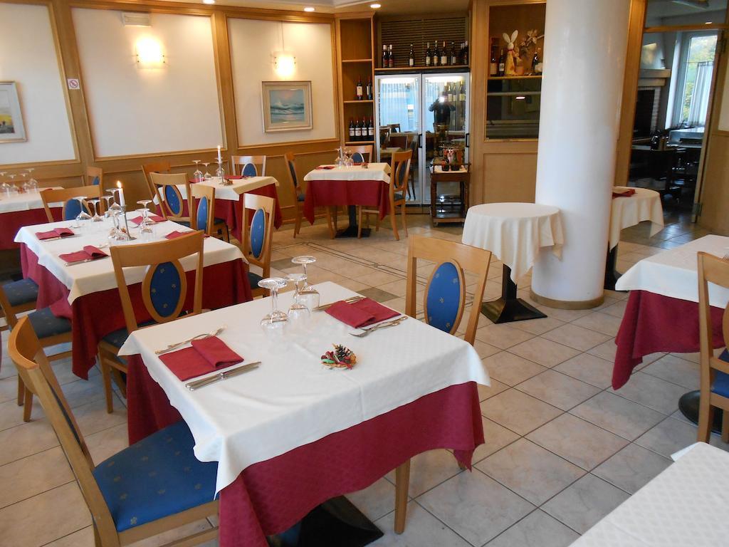 Hotel Ristorante Sagittario Feltre Dış mekan fotoğraf