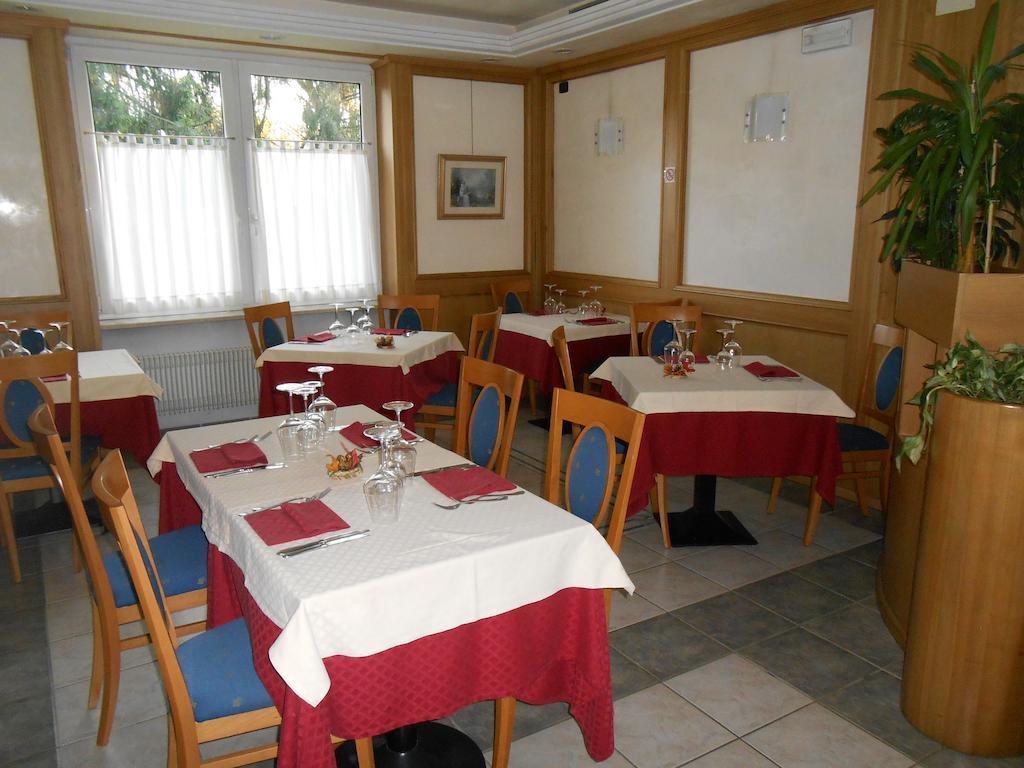 Hotel Ristorante Sagittario Feltre Dış mekan fotoğraf