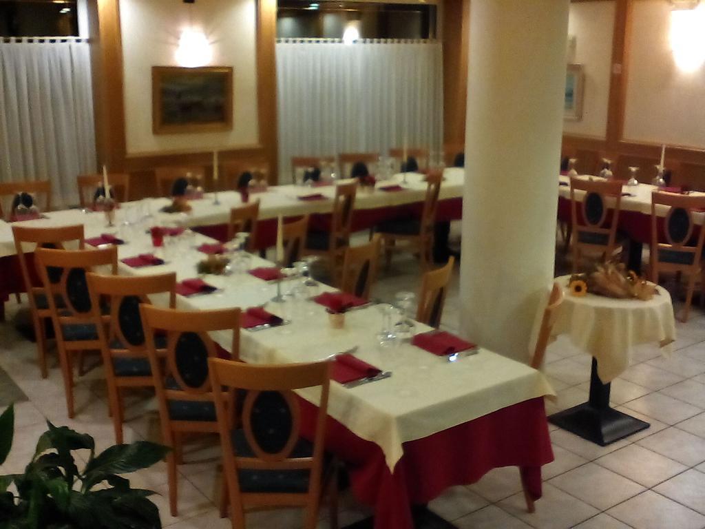 Hotel Ristorante Sagittario Feltre Dış mekan fotoğraf